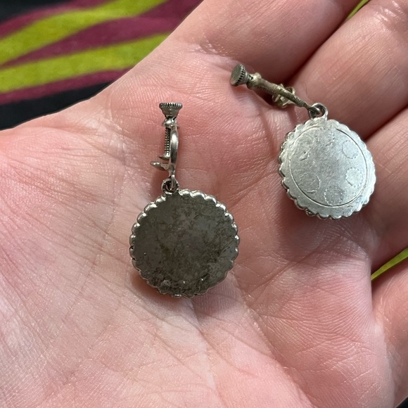 VTG Victorian Butterfly Wing Glass Silver Tone Metal Screw-on Earrings - Picture 4 of 5